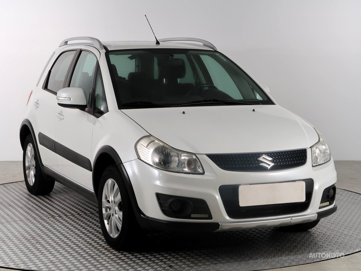 Suzuki SX4, 2013 - celkový pohled