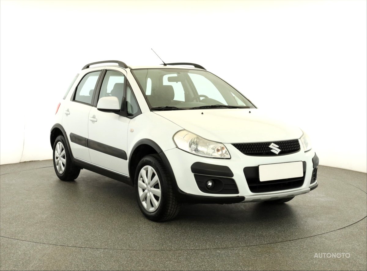 Suzuki SX4, 2013 - celkový pohled