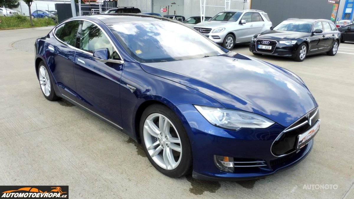 Tesla Model S, 2015 - celkový pohled