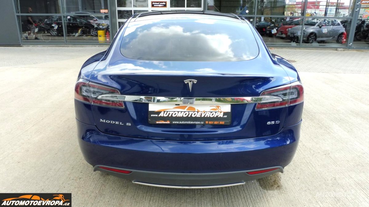 Tesla Model S, 2015 - pohled č. 4