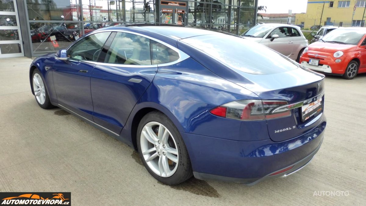 Tesla Model S, 2015 - pohled č. 5