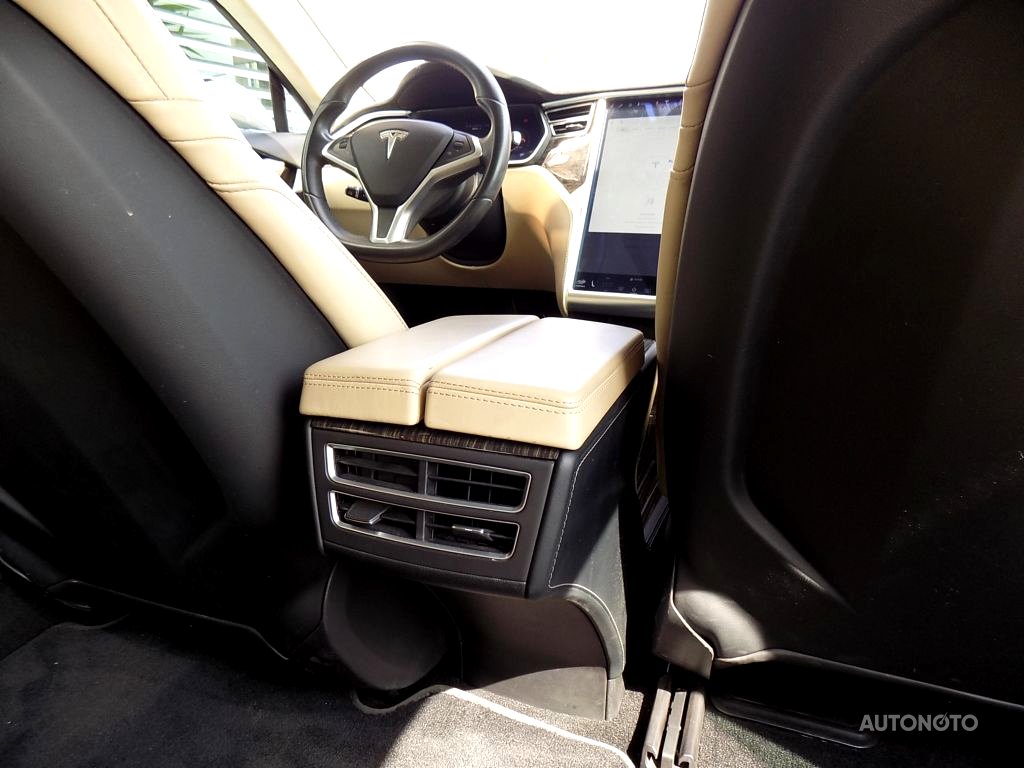 Tesla Model S, 2016 - pohled č. 10