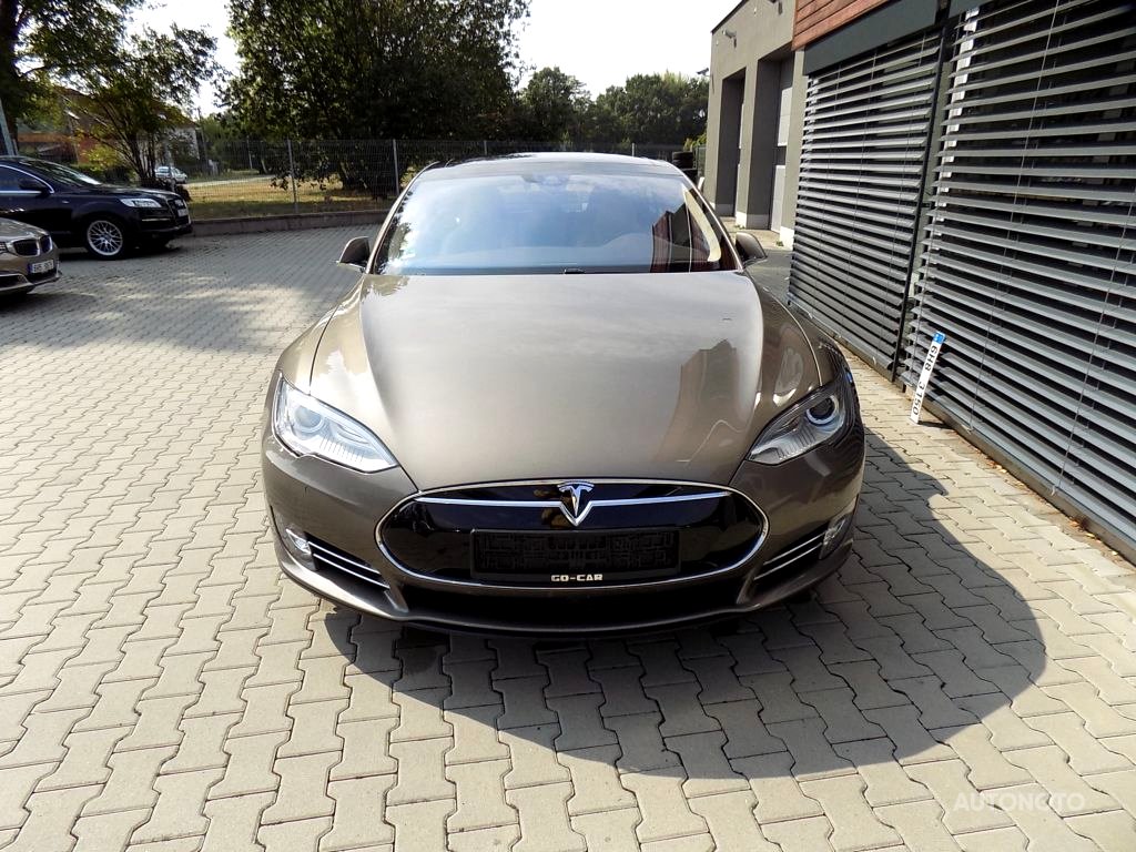 Tesla Model S, 2016 - pohled č. 2