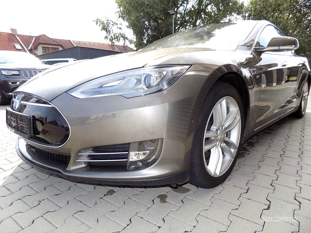 Tesla Model S, 2016 - pohled č. 4