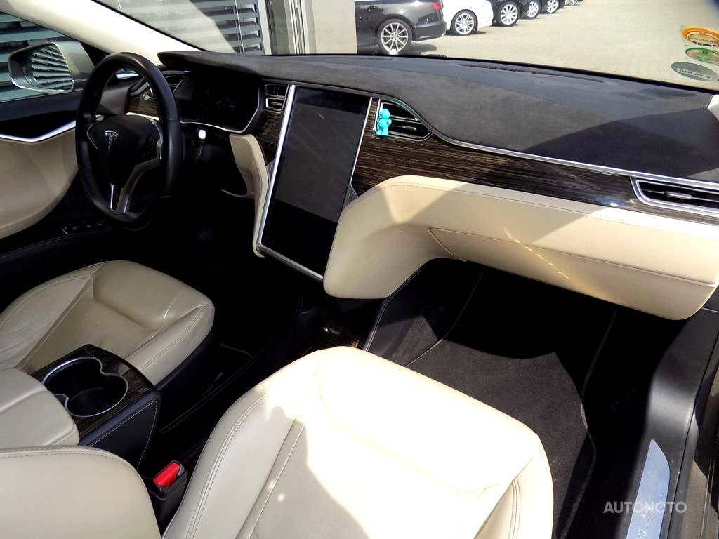 Tesla Model S, 2016 - pohled č. 9
