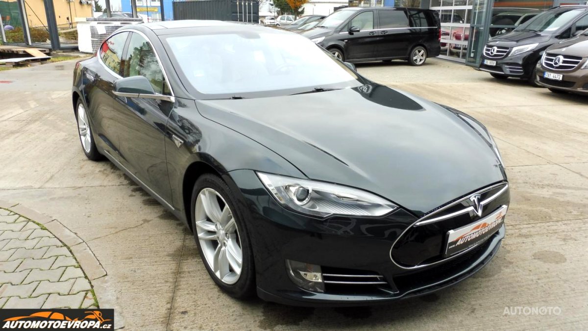 Tesla Model S, 2015 - celkový pohled