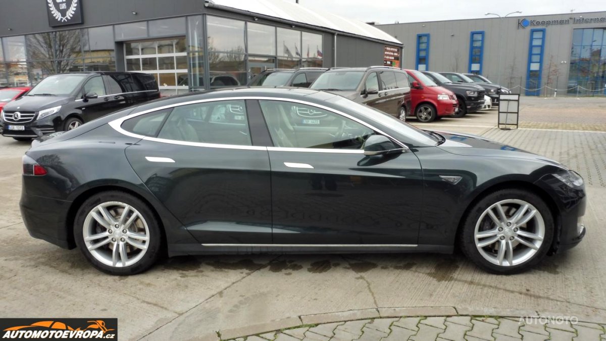 Tesla Model S, 2015 - pohled č. 2