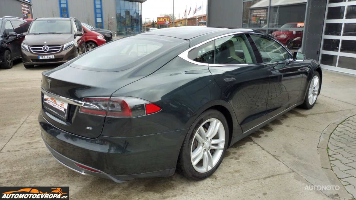 Tesla Model S, 2015 - pohled č. 3