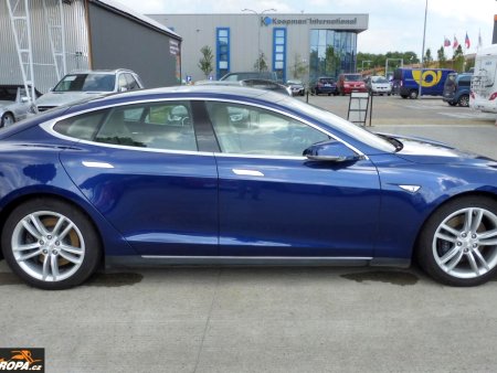 Tesla Model S, 2015 - pohled č. 2