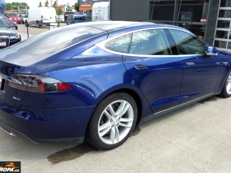 Tesla Model S, 2015 - pohled č. 3