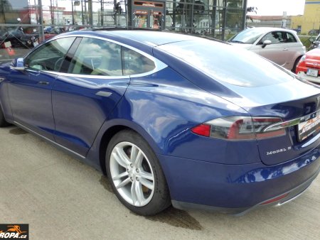 Tesla Model S, 2015 - pohled č. 5