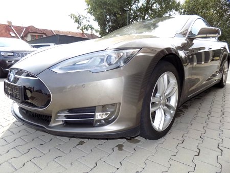 Tesla Model S, 2016 - pohled č. 4