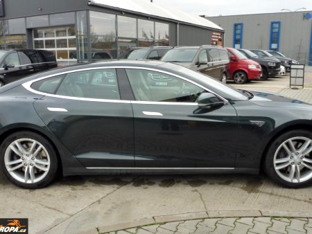 Tesla Model S, 2015 - pohled č. 2
