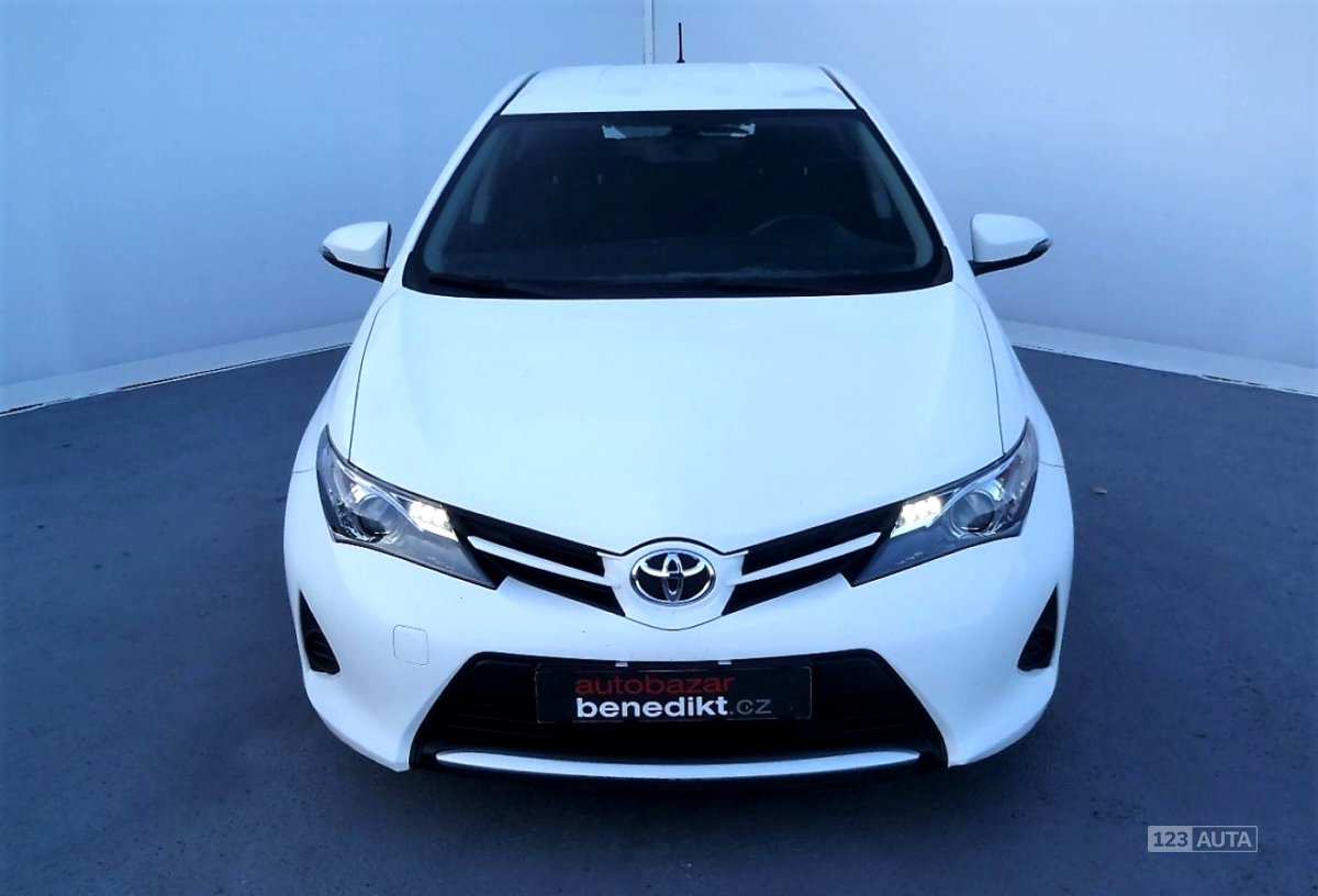 Toyota Auris, 2013 - pohled č. 2