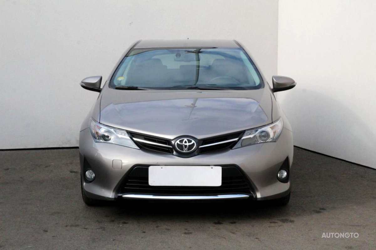 Toyota Auris, 2013 - pohled č. 2