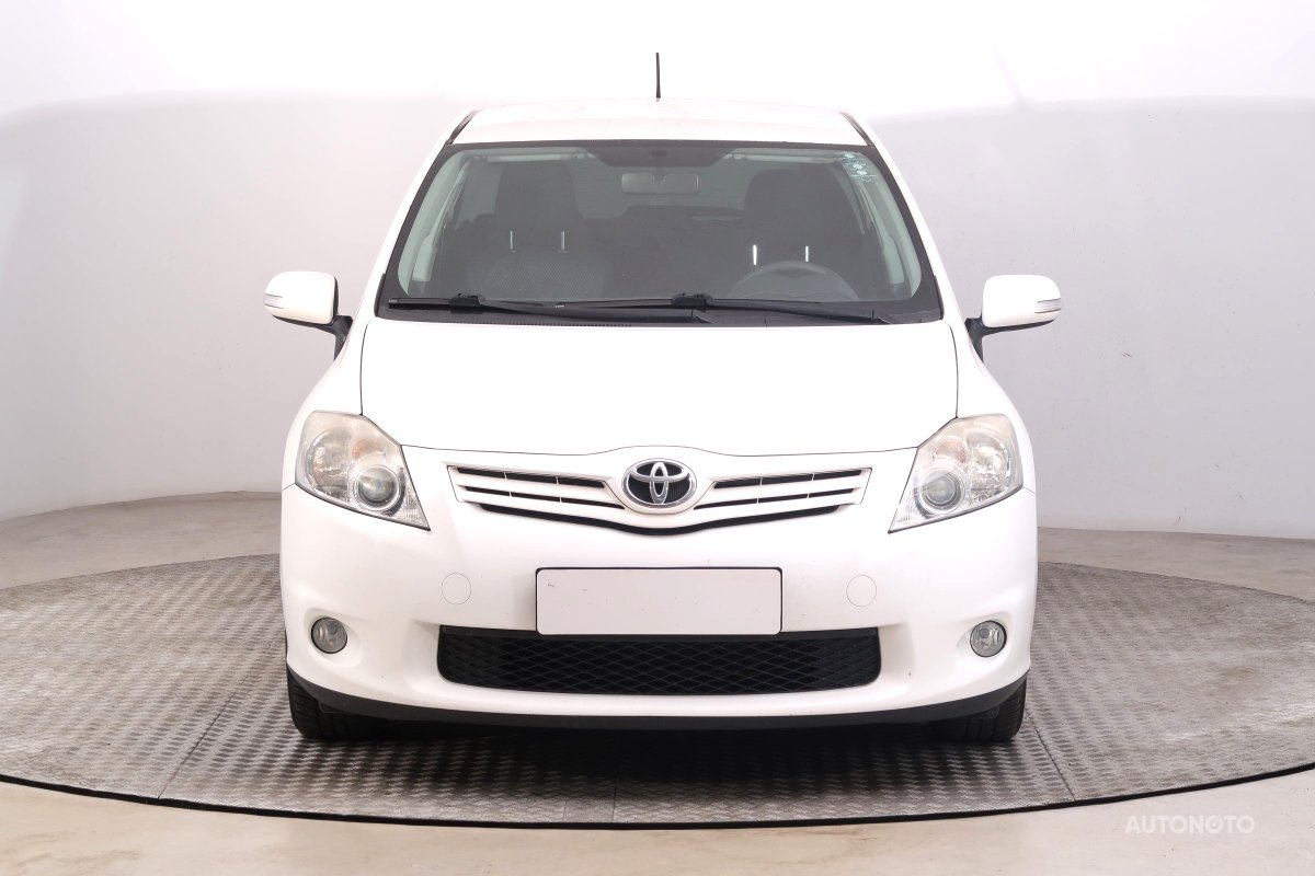 Toyota Auris, 2011 - pohled č. 2