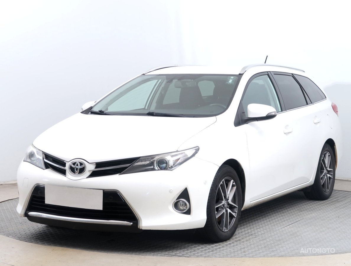 Toyota Auris, 2015 - pohled č. 3