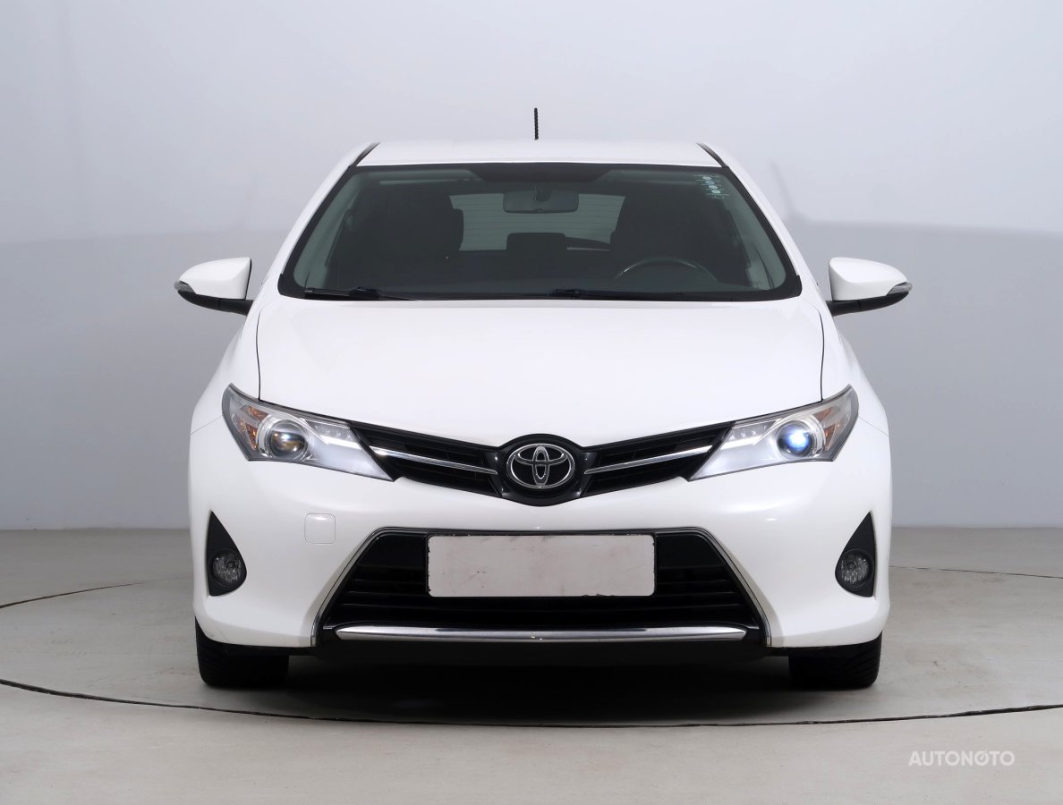 Toyota Auris, 2013 - pohled č. 2
