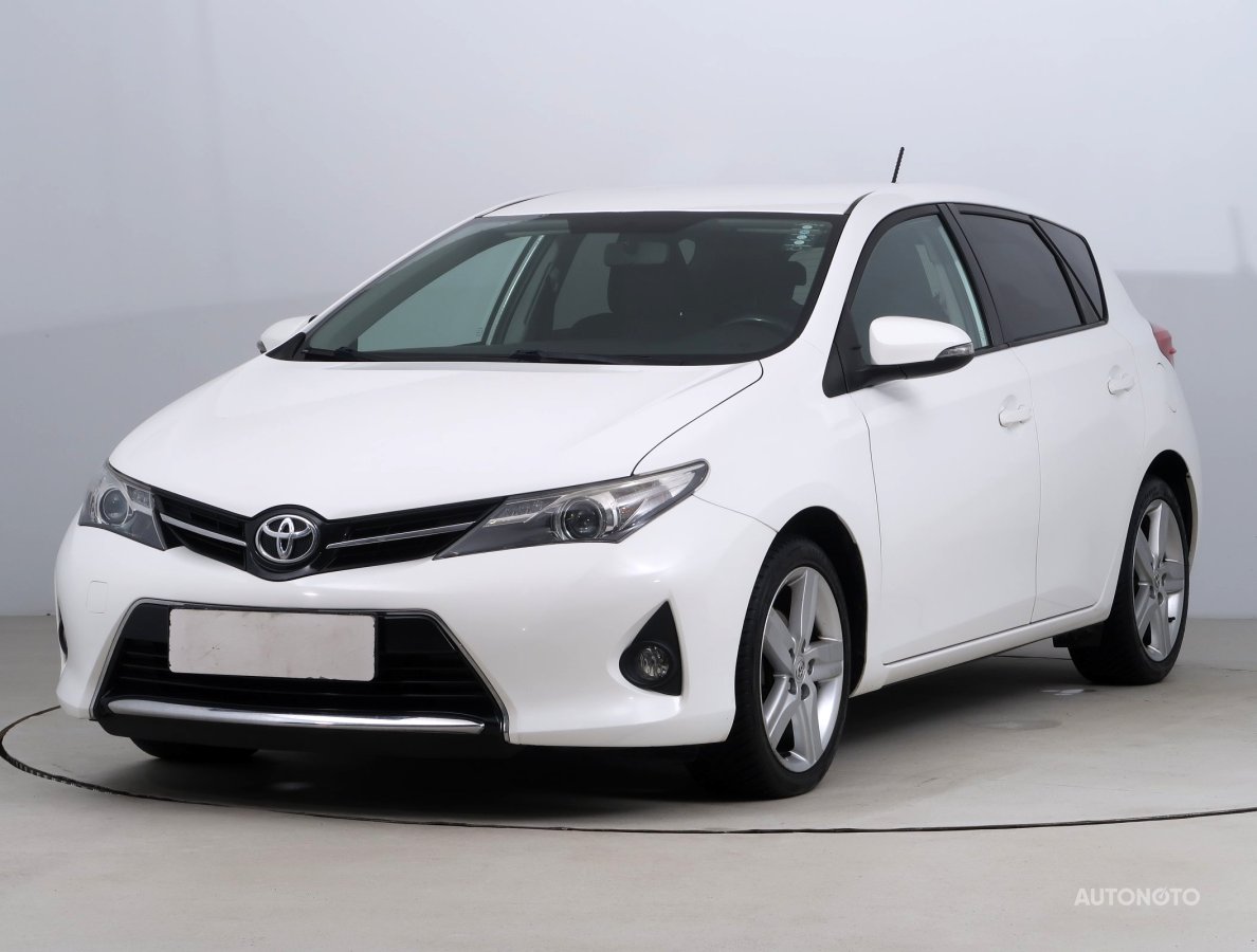 Toyota Auris, 2013 - pohled č. 3