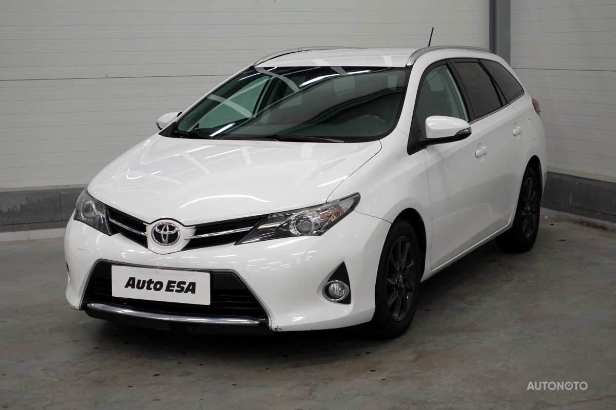 Toyota Auris, 2015 - pohled č. 3