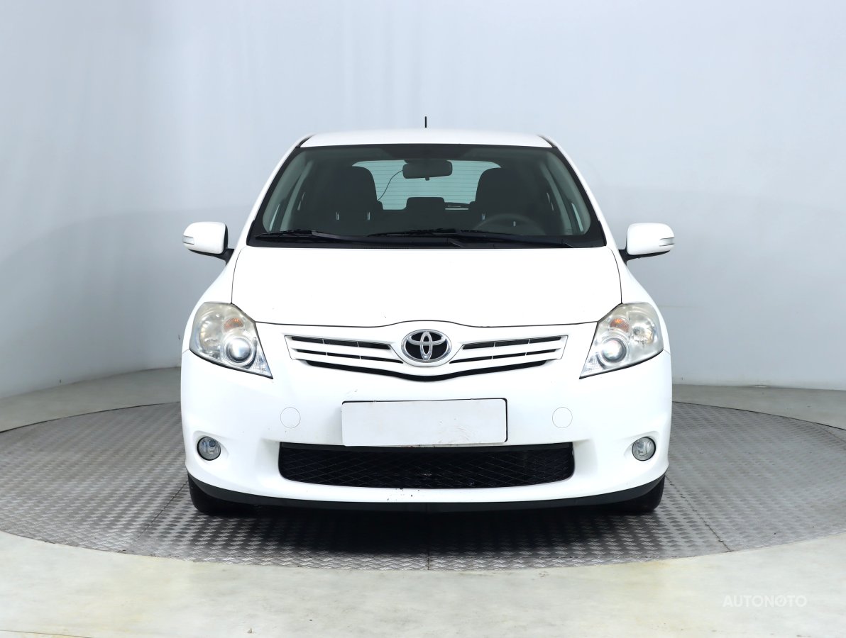 Toyota Auris, 2011 - pohled č. 2