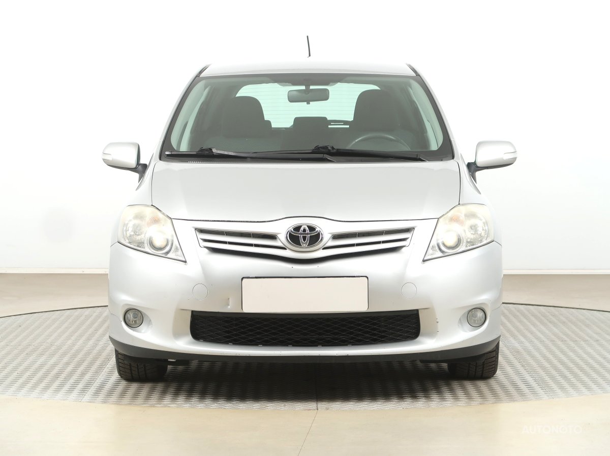 Toyota Auris, 2011 - pohled č. 2