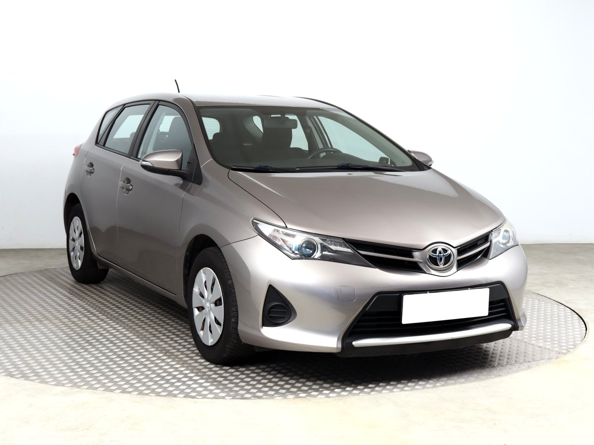 Toyota Auris, 2013 - celkový pohled