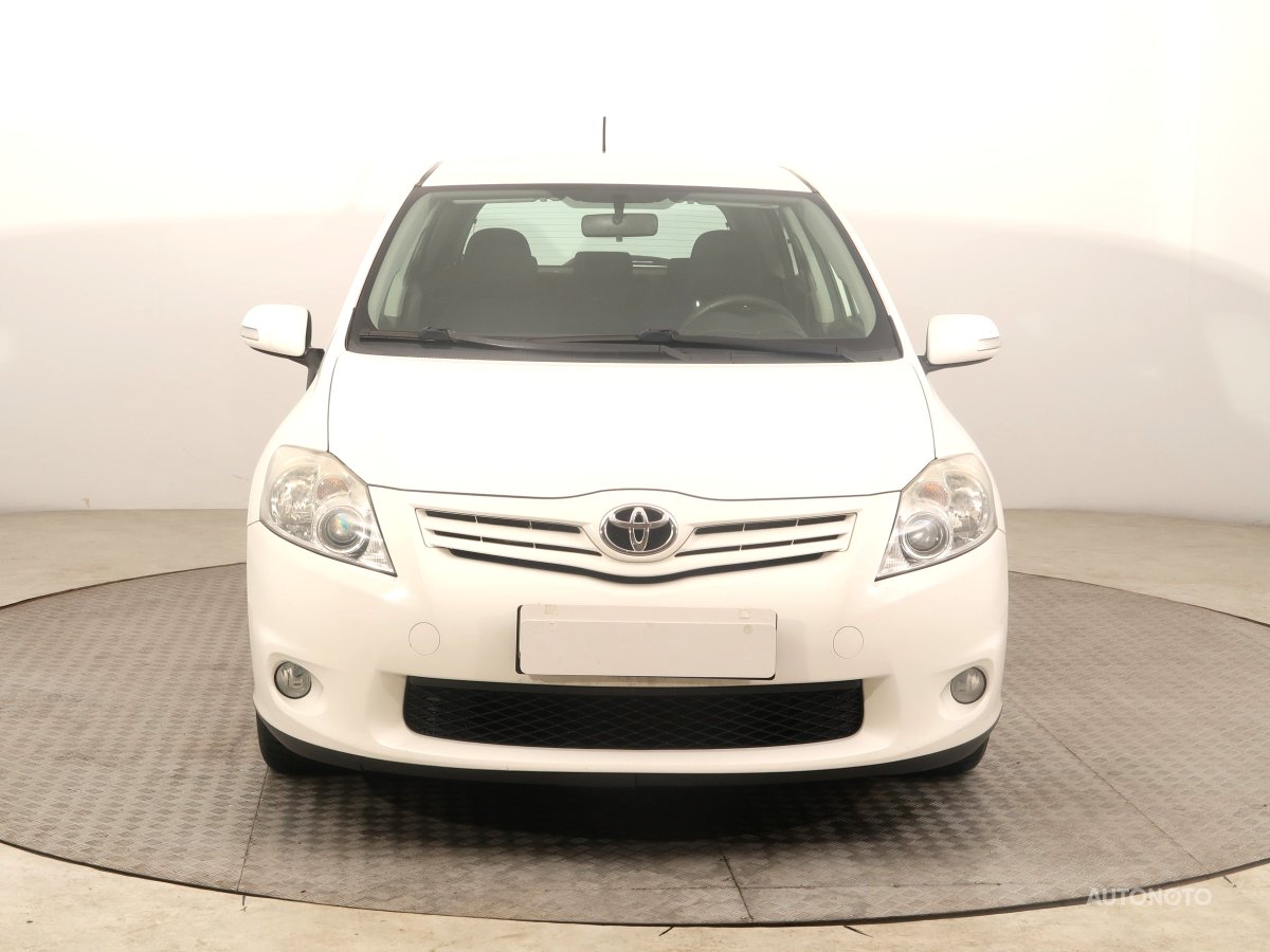 Toyota Auris, 2011 - pohled č. 2