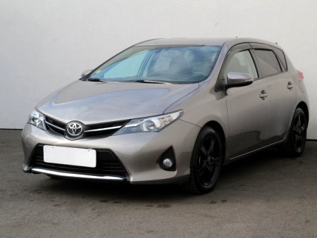 Toyota Auris, 2013 - pohled č. 3
