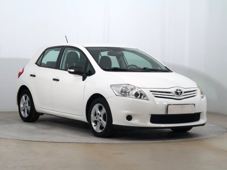 Toyota Auris, 2011