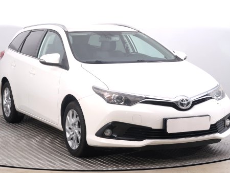 Toyota Auris, 2015