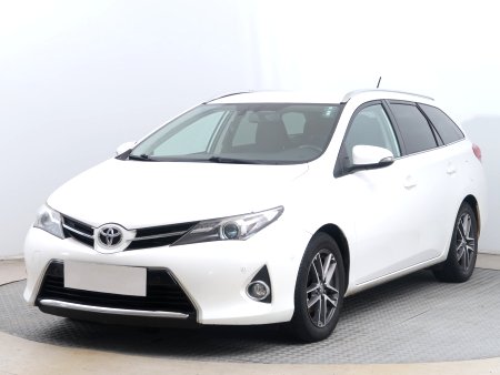Toyota Auris, 2015 - pohled č. 3