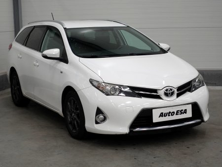 Toyota Auris, 2015