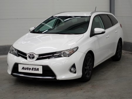 Toyota Auris, 2015 - pohled č. 3