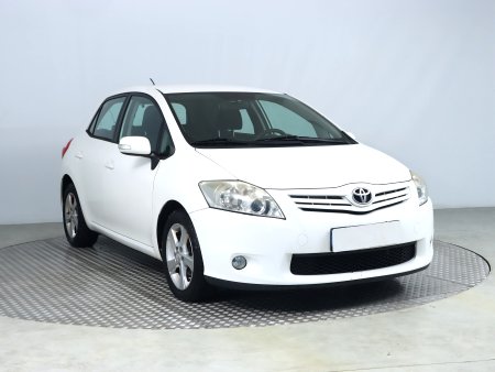 Toyota Auris, 2011