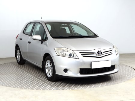 Toyota Auris, 2010