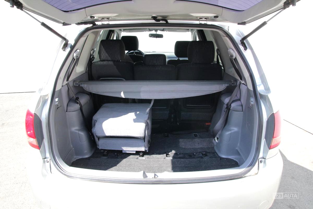 Toyota Avensis Verso, 2002 - pohled č. 10