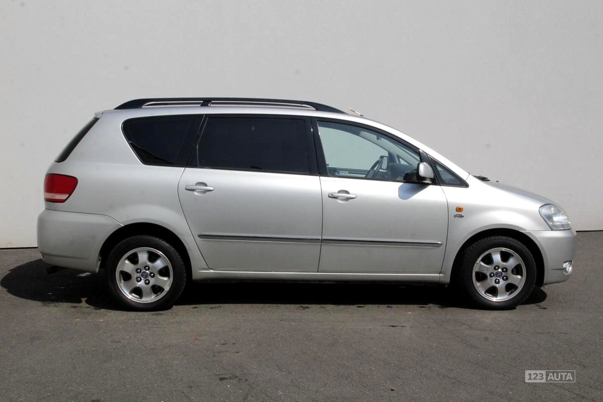 Toyota Avensis Verso, 2002 - pohled č. 4