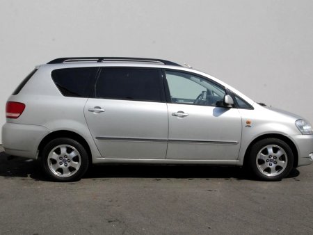 Toyota Avensis Verso, 2002 - pohled č. 4