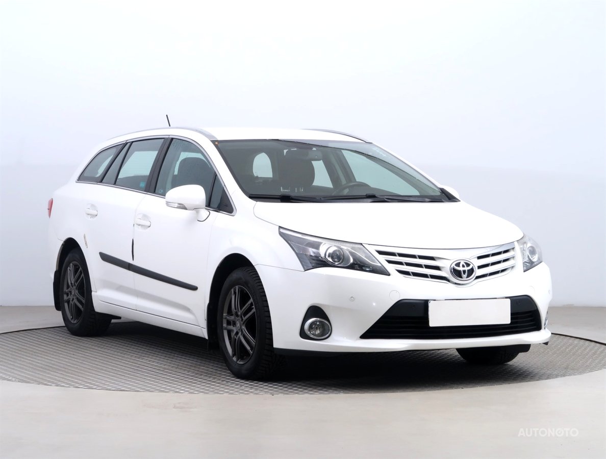 Toyota Avensis, 2012 - celkový pohled