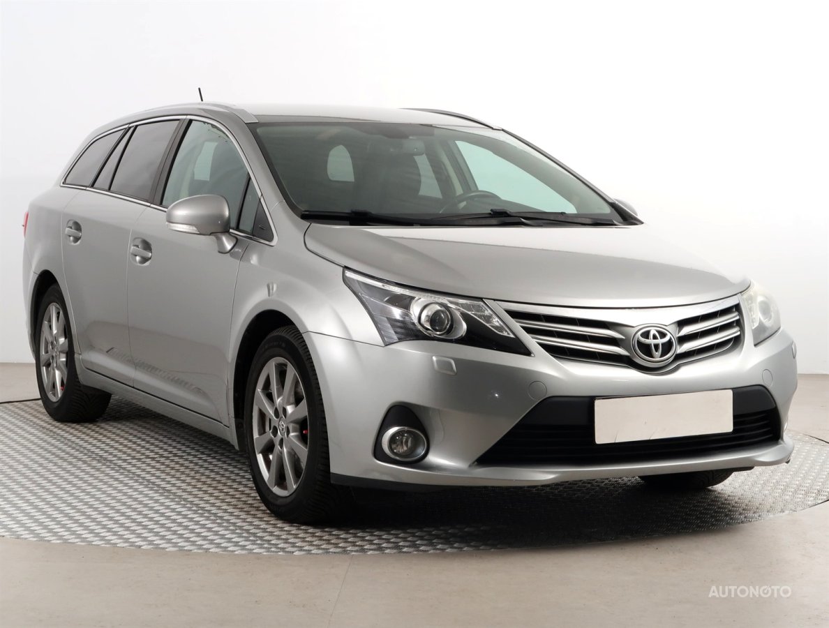 Toyota Avensis, 2012 - celkový pohled