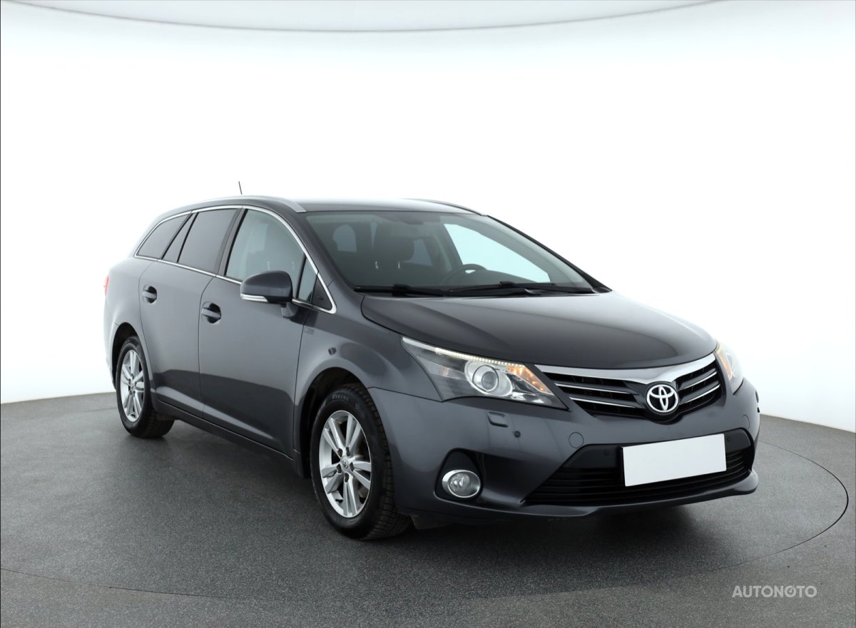 Toyota Avensis, 2013 - celkový pohled