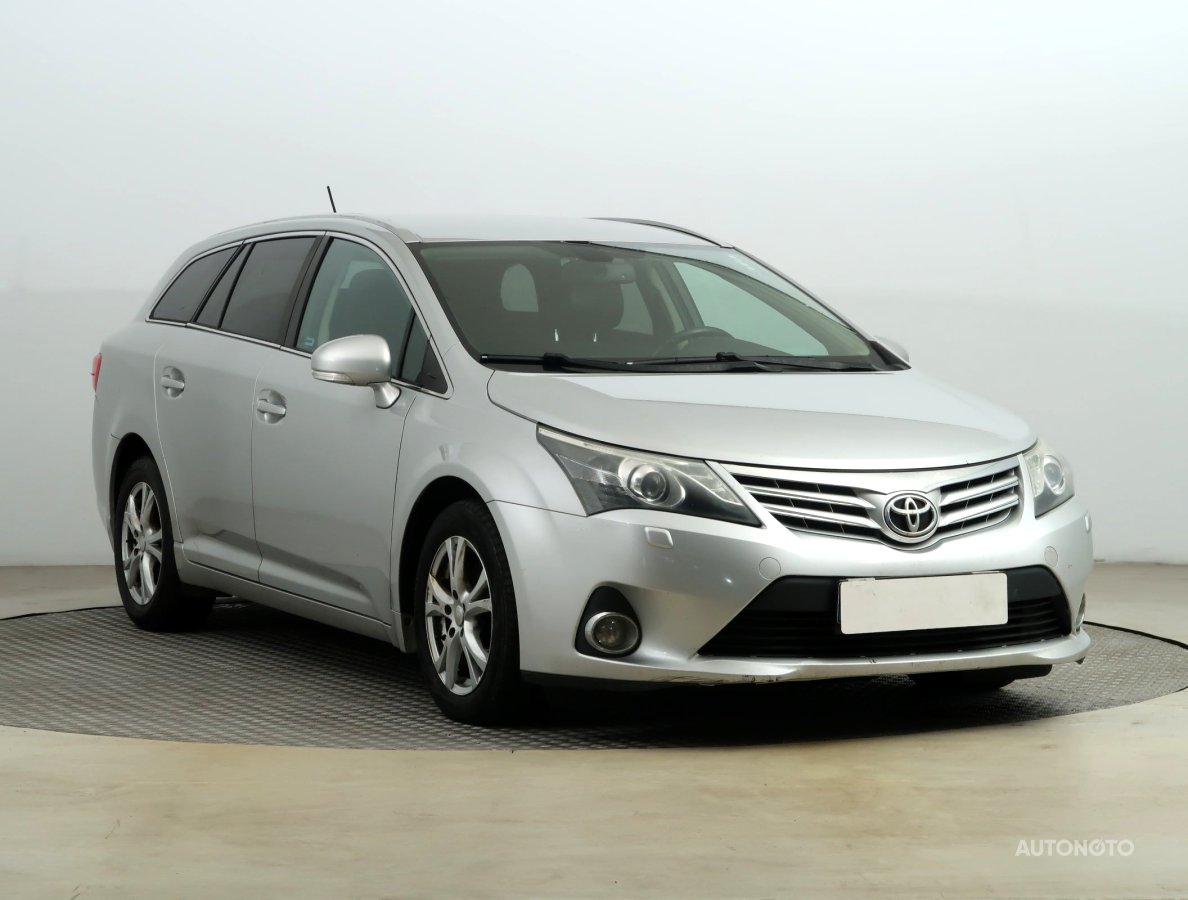 Toyota Avensis, 2012 - celkový pohled