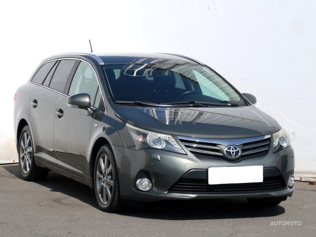 Toyota Avensis, 2012 - celkový pohled