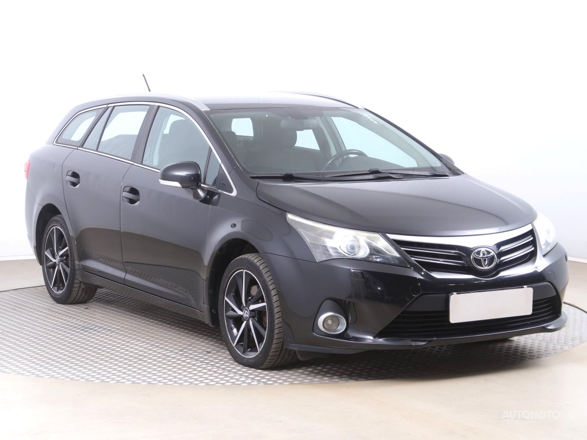 Toyota Avensis, 2012 - celkový pohled