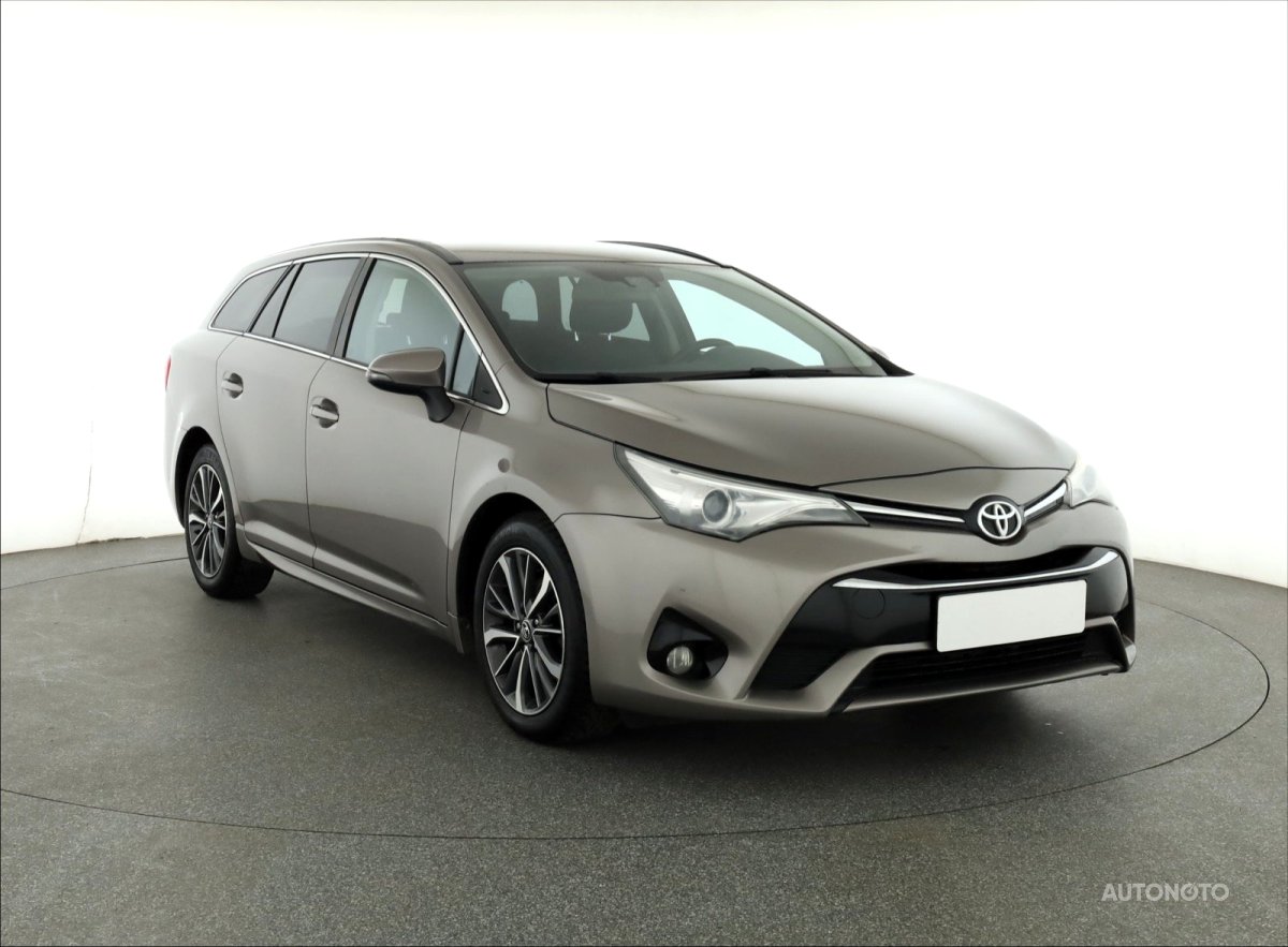 Toyota Avensis, 2016 - celkový pohled