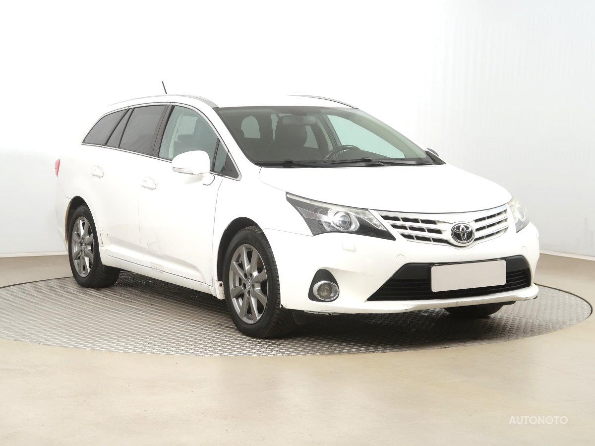 Toyota Avensis, 2013 - celkový pohled