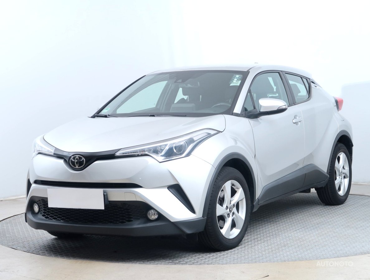 Toyota C-HR, 2017 - pohled č. 3