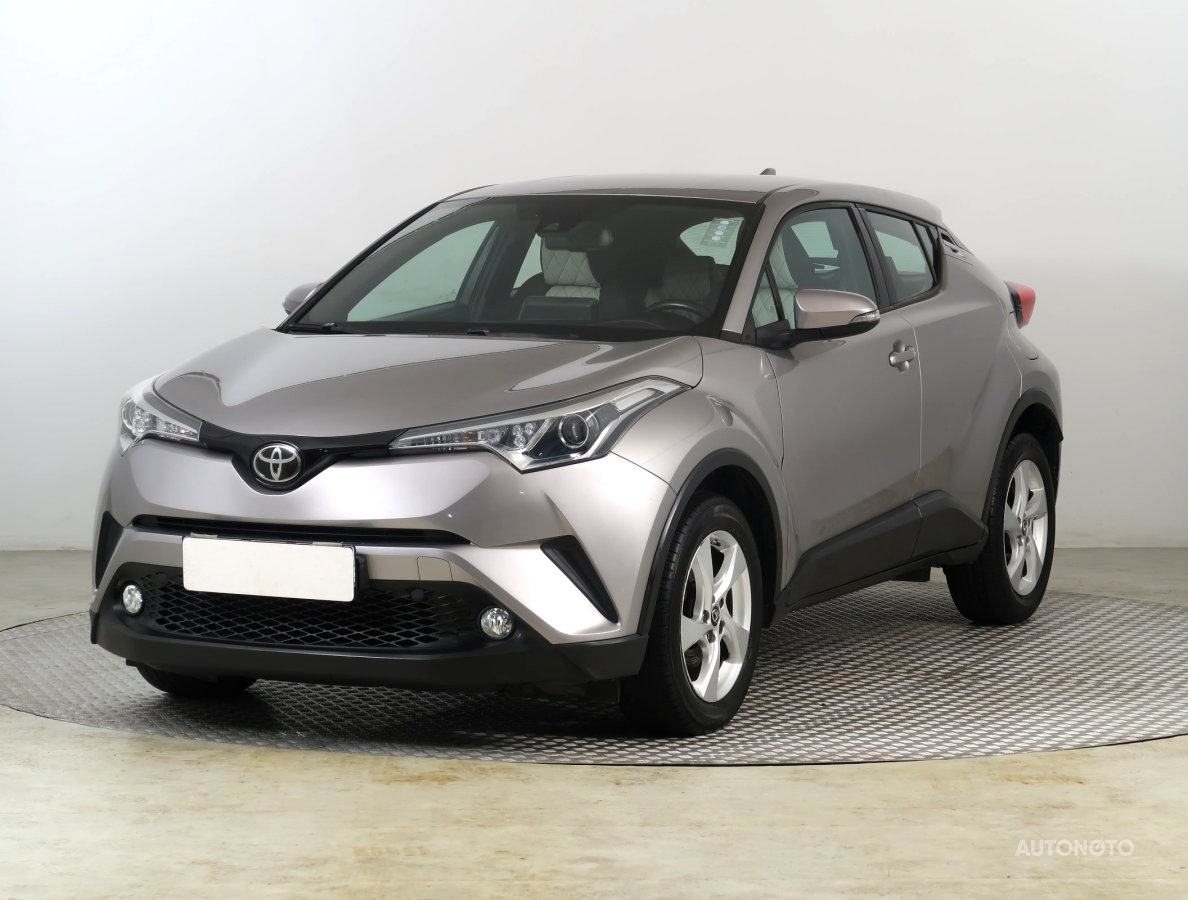 Toyota C-HR, 2018 - pohled č. 3