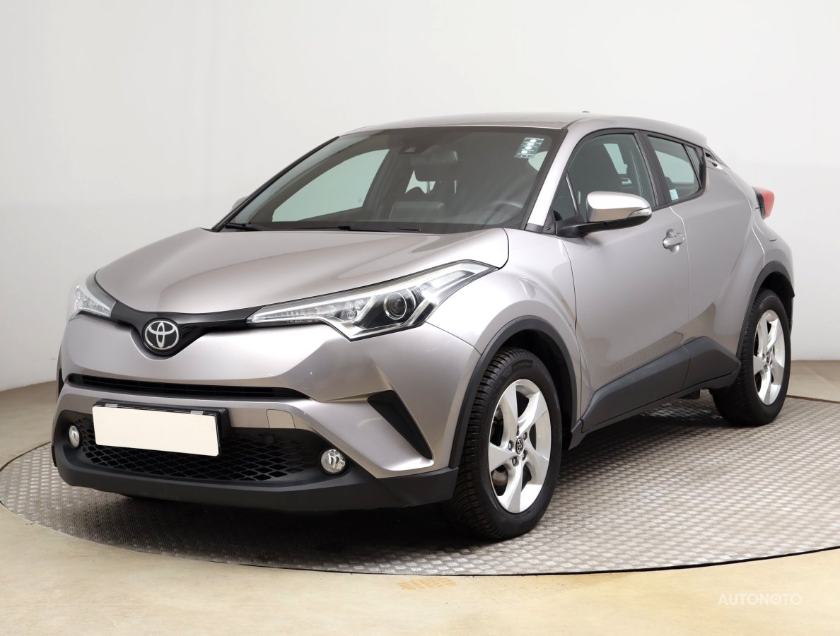 Toyota C-HR, 2018 - pohled č. 3